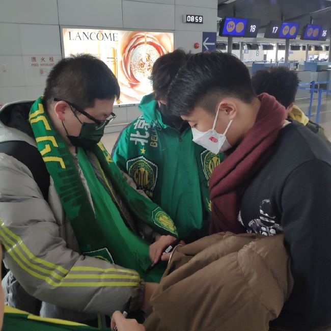 接下来的这几日里，老杨家的院落上空，似都笼罩着一层乌云，气氛格外的压抑。